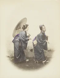 Femmes japonaises en tenue traditionnelle (photo noir et blanc colorisée à la main)