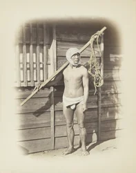 Homme avec panier de pêche