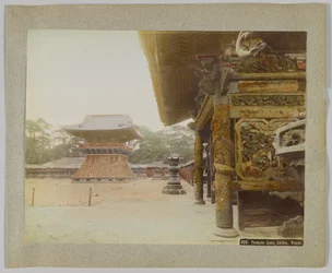 Porte de temple, parc Shiba, Tokyo, Japon