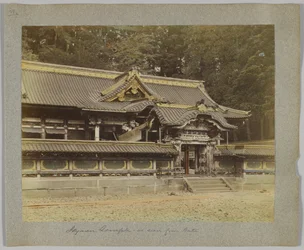 Tōshō-gū vu depuis la porte, Nikko, Japon