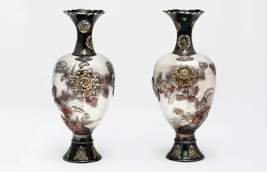Une paire de vases Ozeki Studio, période Meiji, fin du 19ème siècle