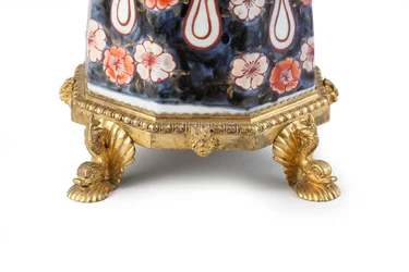 Une rare cafetière Imari élégamment montée avec couvercle
