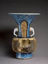 Vase en forme de cage à oiseaux, vers 1720 (techniques mixtes)