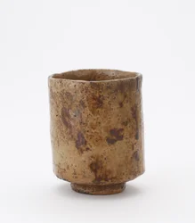 Bol à thé cylindrique avec inscription, atelier Raku inconnu