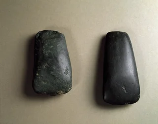 Lames de hache en silex, période Jomon 4500-3700 av. J.-C.