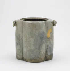 Pot à eau pour cérémonie du thé à quatre lobes avec deux poignées, préfecture de Gifu, période Edo