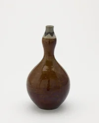 Bouteille de saké en forme de gourde, Nagayo, préfecture de Nagasaki, période Edo, début du 18ème-début du 19ème siècle