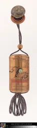 Inro décoré avec une dame de cour, ojime et netsuke