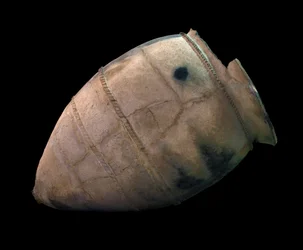 Art japonais : pot à céramique de la période Yayoi. 1er au 3e siècle. Paris, Musée Guimet, Musée national des Arts asiatiques