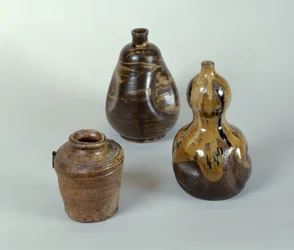 Pot, Bouteille de Saké et Gourde en Céramique