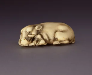 Netsuke représentant un sanglier allongé, vers 1750-80