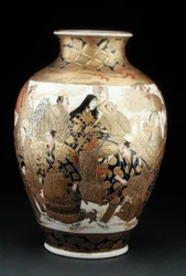 Vase Satsuma avec des figures en procession, fin du 19ème siècle