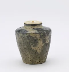 Pot à thé à côtés facettés, type katatsuki, préfecture de Kumamoto, période Edo