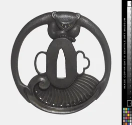 Tsuba : Singe tenant une coquille