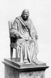 Figure assise de Voltaire