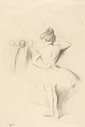 Danseuse accotée contre un portant (avec des figurants)