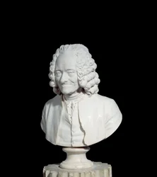 Buste de François Marie Arouet de Voltaire dit Voltaire (1694-1778) Sculpture en marbre par Jean Antoine Houdon (1741-1828) 1778 Paris, Musée du Louvre