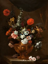 Fleurs dans un Vase Sculpté