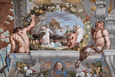 Médée, devant un trépied, rajeunit les nourrices de Bacchus placées devant la sorcière en compagnie du dieu