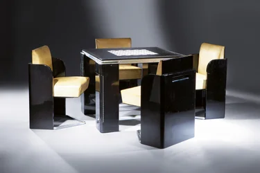 Table de jeux avec quatre chaises assorties, pour l’appartement parisien de Madeleine Vionnet