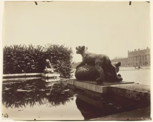 Versailles, Fontaine du Point du Jour, (Tigre Terrassant un Ours par Houzeau)
