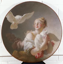 Fille tenant une colombe