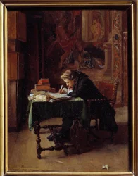 Jeune homme écrivant dans son bureau