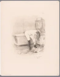 Femme se déshabillant dans la salle de bain