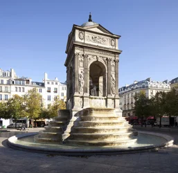Vue de la Fontaine des Innocents, de style Renaissance, fontaine monumentale construite en 1549 sous le règne d
