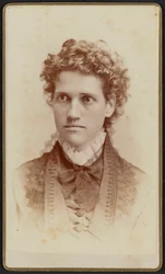 Carte-de-visite portrait de Miss Julia J. Thomas