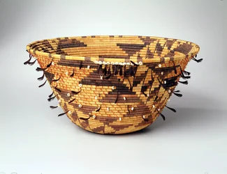 Panier de Dot ou de Puberté en Spirale pour Filles, Pomo, Pinoleville, Californie