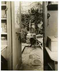 Maison de George et Mary Stonehill, artistes, vue depuis la porte de la cuisine, Greenwich Village, New York, USA, vers 1936-37