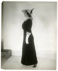 Bonne posture pour marcher, c.1905-18