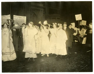 Parade pour le suffrage, Greenwich Village, New York, USA