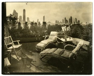 Terrasse de Mme Alice Woodward Rhinehardt, 400 E 52 St, vers 1936-37 (photo gélatino-argentique)