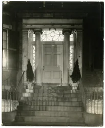Porte du Club de la ville des femmes, Boston, USA, c.1902-10