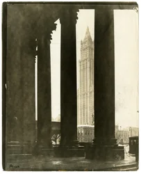 Woolworth Building, la flèche imposante construite avec des nickels et des dimes, New York, USA, c.1914-40