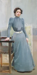 Clotilde en robe grise