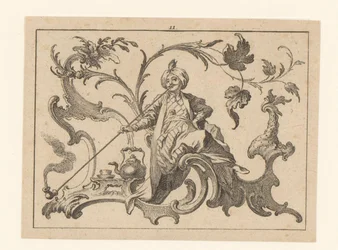 Homme fumant la pipe avec un turban assis sur un ornement rococo, à côté de lui une cruche, une tasse et une soucoupe