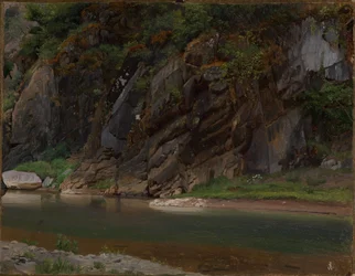 Rivière aux rives rocheuses