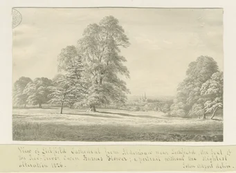 Cathédrale de Lichfield - Vue depuis Aldershaw (lointaine) : dessin sépia