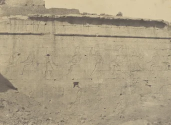 Edfou, Sculptures et Inscriptions de la Façade Orientale du Mur d