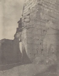 Louqsor. Sculptures historiques du pylône, massif de droite