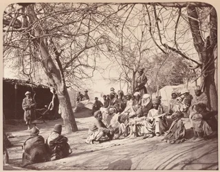 Scène de rue dans la ville de Jalalabad, 1878