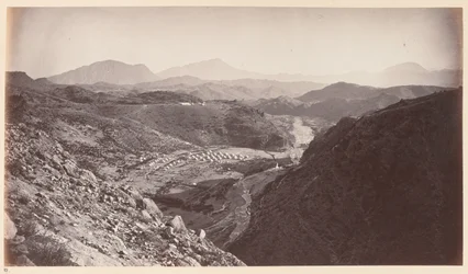 Vue générale depuis Ali Musjid, regardant vers Peshawar, vers 1878