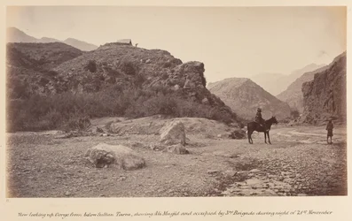 Vue vers le haut de la gorge depuis le bas de Sultan Tarra, montrant Ali Musjid
