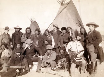 Chefs indiens et officiels américains à Pine Ridge, 1891