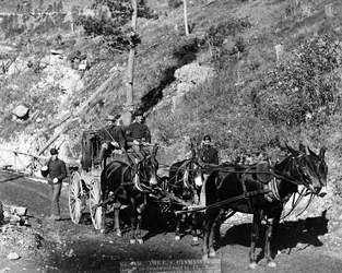 Le payeur américain et les gardes sur la route de Deadwood à Ft. Meade, 1888