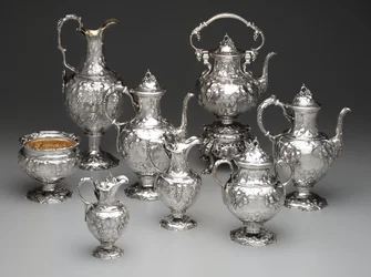 Bouilloire sur pied, cafetière, chocolatière, bol à déchets, sucrier, pot à lait, crémier et aiguières, vers 1851