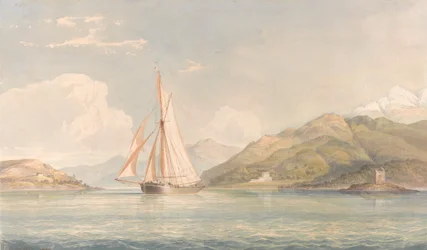 Bateau naviguant vers la gauche avec des montagnes en arrière-plan